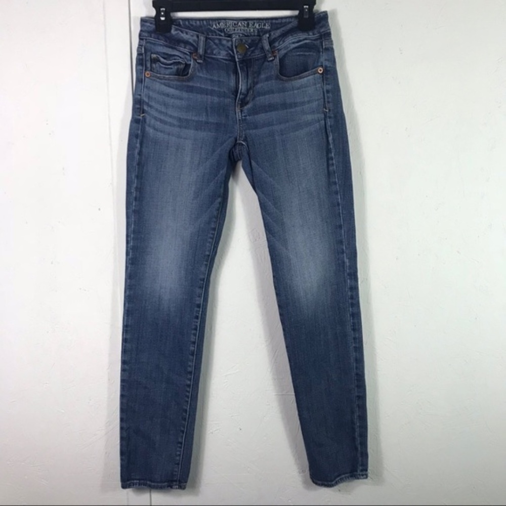 American Eagle Med Blue distressed denim Jeans